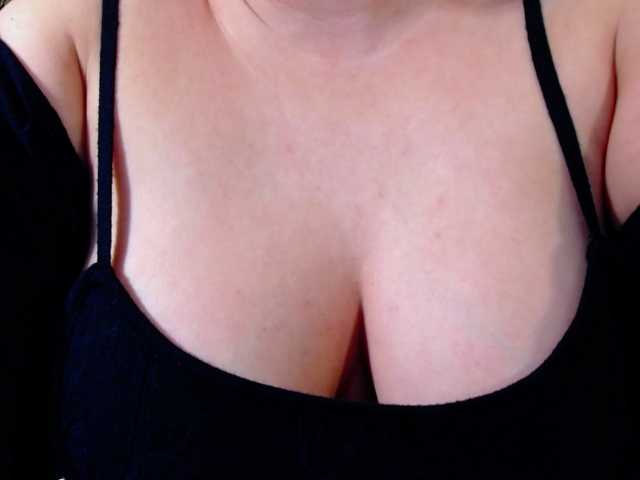 Malvvina's BongaCams show and profile