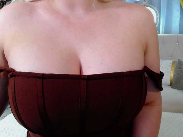 Malvvina's BongaCams show and profile