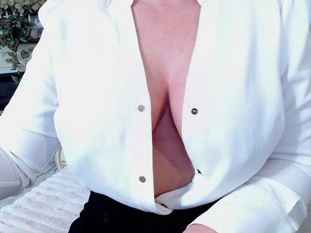 Malvvina's BongaCams show and profile