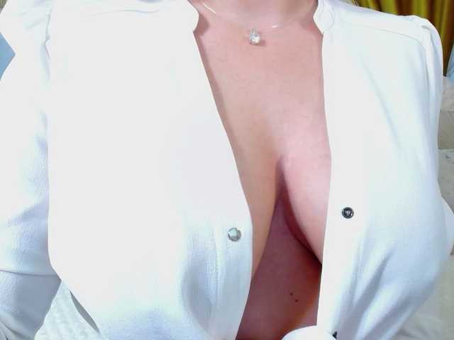 Malvvina's BongaCams show and profile