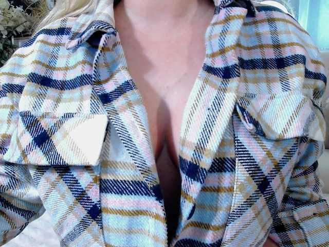 Malvvina's BongaCams show and profile