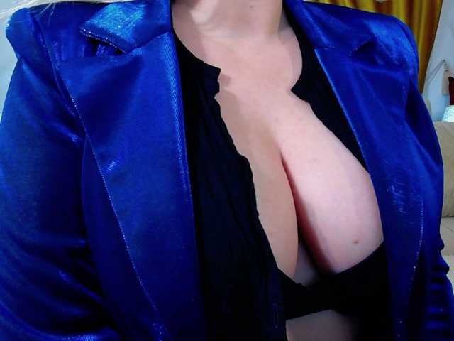 Malvvina's BongaCams show and profile