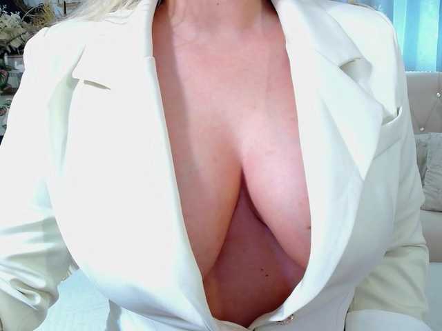 Malvvina's BongaCams show and profile