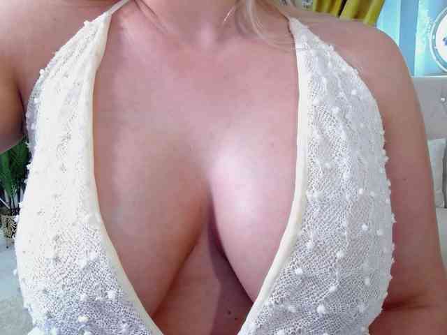 Malvvina Live Webcam on BongaCams