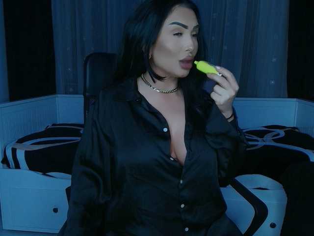 queenmeryem's BongaCams show and profile