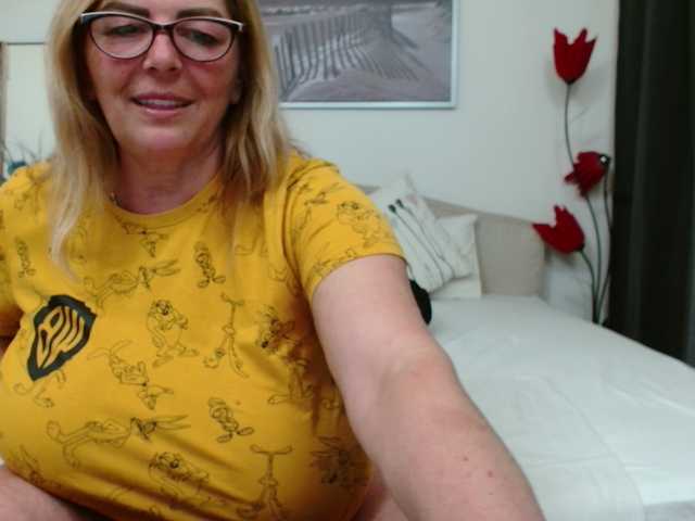 YulliaMilf's BongaCams show and profile