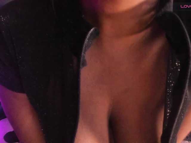 roxyjordan's BongaCams show and profile