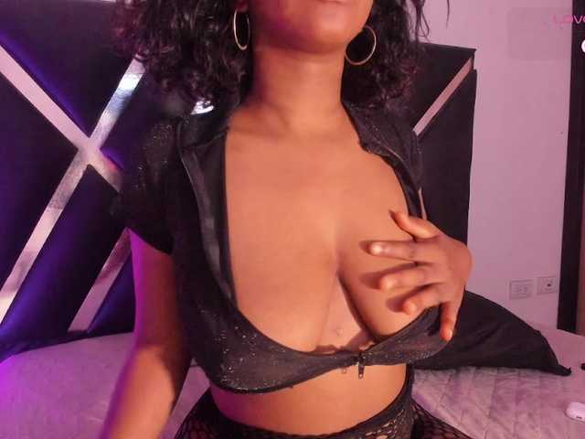 roxyjordan's BongaCams show and profile