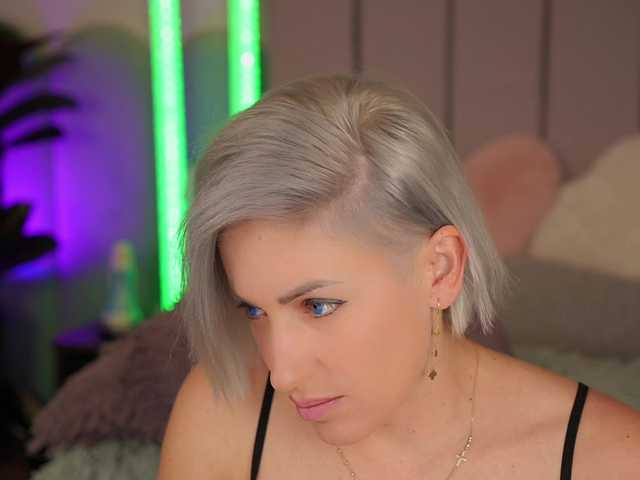  VickySecret chat room