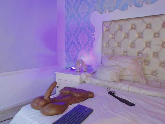 CaseyMoons's BongaCams show and profile