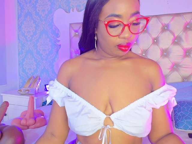 CaseyMoons's BongaCams show and profile