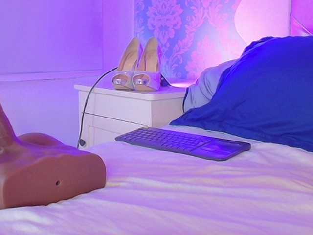 CaseyMoons's BongaCams show and profile