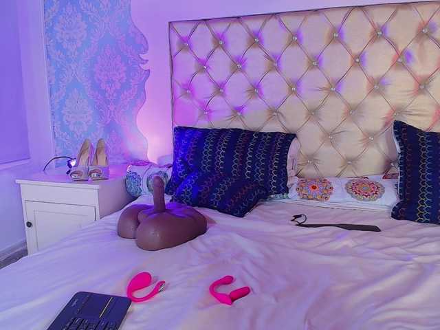 CaseyMoons's BongaCams show and profile