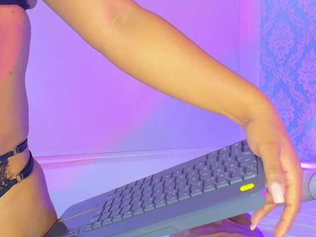 CaseyMoons's BongaCams show and profile