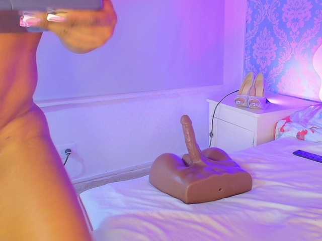 CaseyMoons's BongaCams show and profile