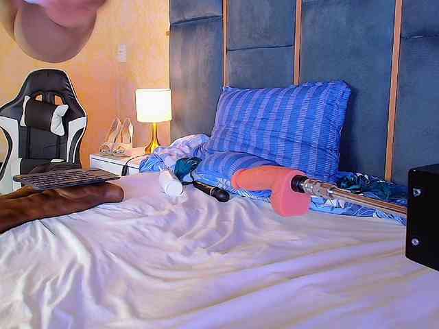 CaseyMoons webcam