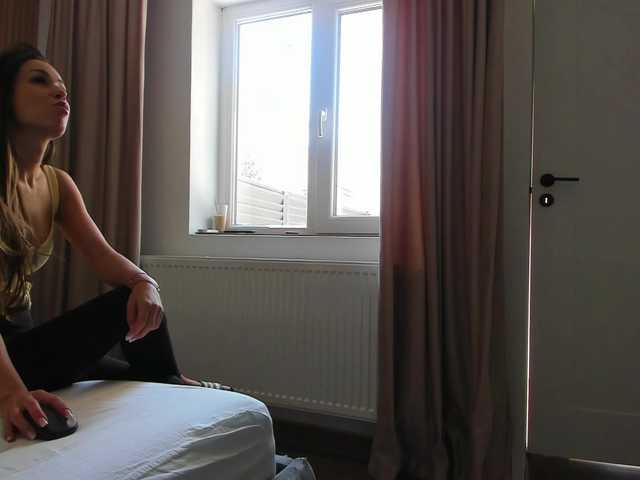 roses-dream's BongaCams show and profile