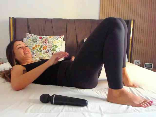 roses-dream Live Webcam on BongaCams