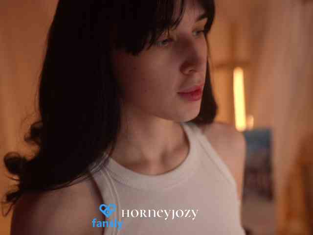 HorneyJozy webcam