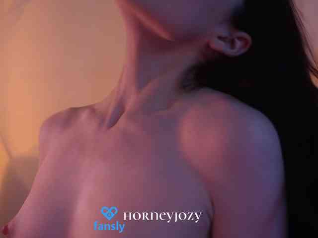 HorneyJozy webcam