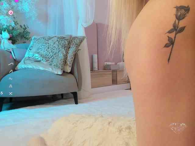 online chatting MiaTonyy