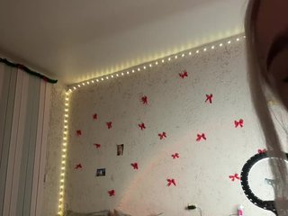 LittleDelora Porn Show