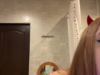 LittleDelora Porn Show