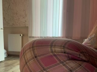 LittleDelora Porn Show