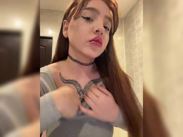 LittleDelora's BongaCams profile