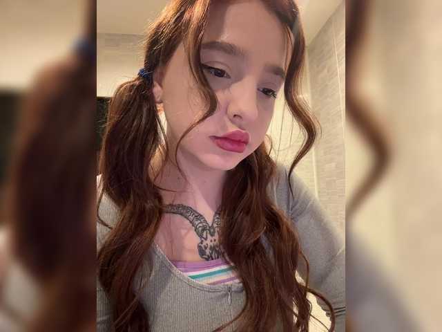 LittleDelora's BongaCams profile