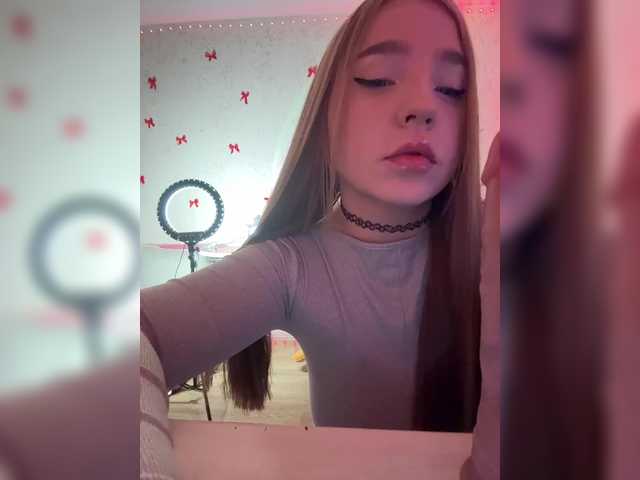 LittleDelora —  I'LL KICK YOU OUT FOR REQUESTING WITHOUT TOKENS!