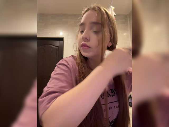 LittleDelora's BongaCams show and profile