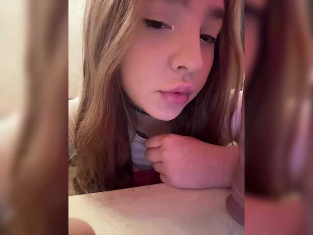 LittleDelora's BongaCams show and profile