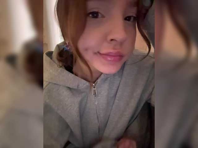 LittleDelora's BongaCams show and profile