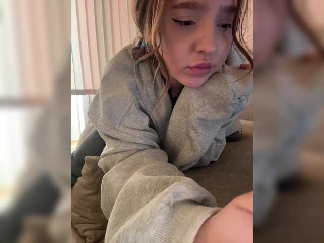 LittleDelora's BongaCams show and profile