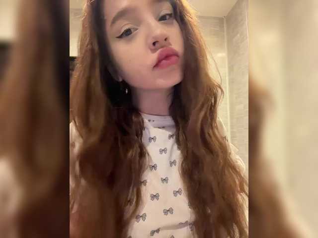 LittleDelora's BongaCams show and profile