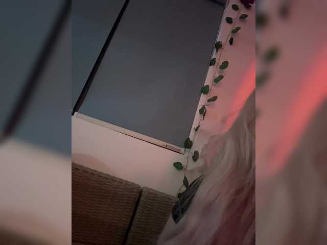  LittleDelora chat room