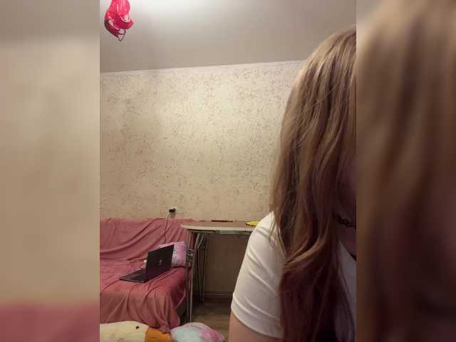 LittleDelora's BongaCams show and profile