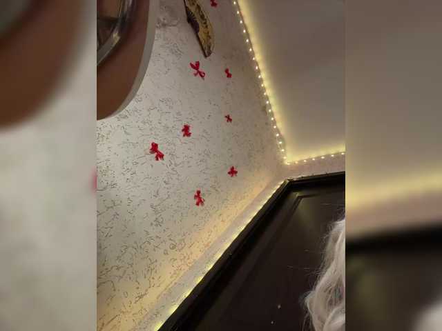 go to chat with LittleDelora