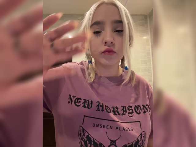 LittleDelora's BongaCams show and profile