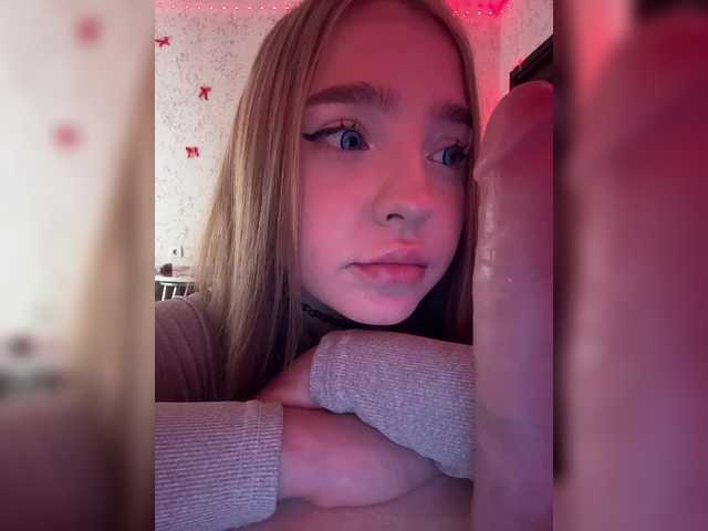 LittleDelora —  I'LL KICK YOU OUT FOR REQUESTING WITHOUT TOKENS!