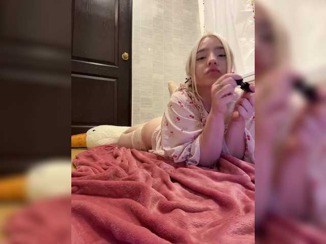 LittleDelora's BongaCams show and profile