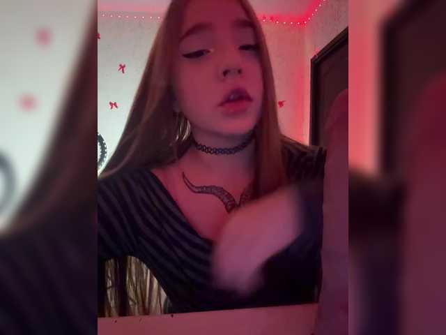 LittleDelora's BongaCams show and profile