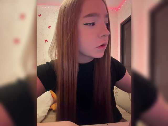 LittleDelora's BongaCams show and profile