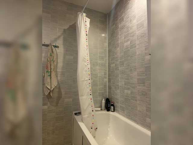 LittleDelora's BongaCams show and profile