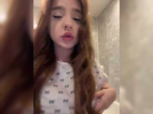  LittleDelora chat room