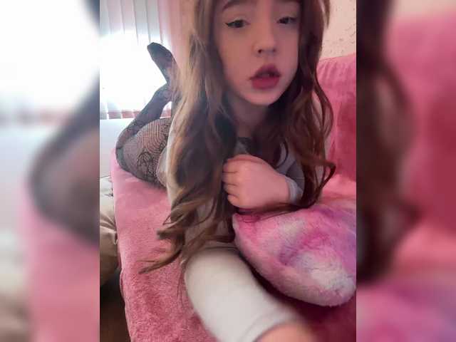 LittleDelora's BongaCams show and profile