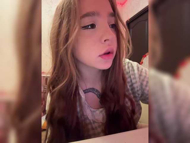 LittleDelora's BongaCams show and profile