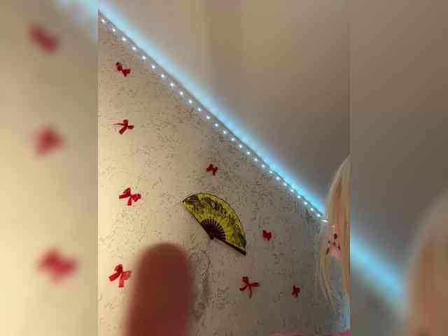 LittleDelora Live Webcam on BongaCams