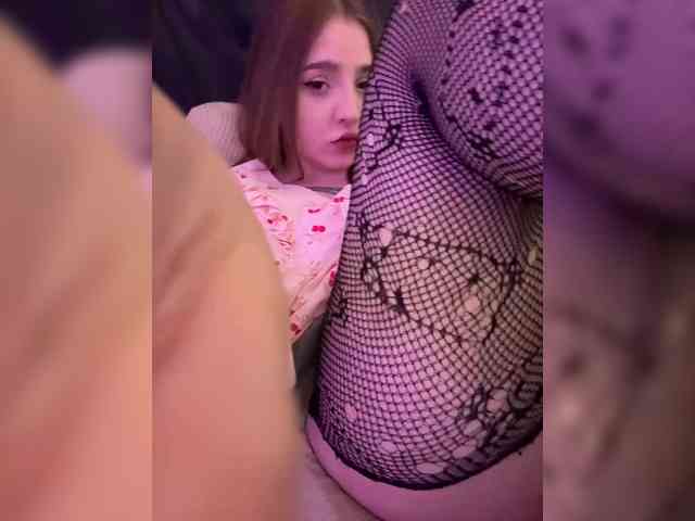 LittleDelora webcam
